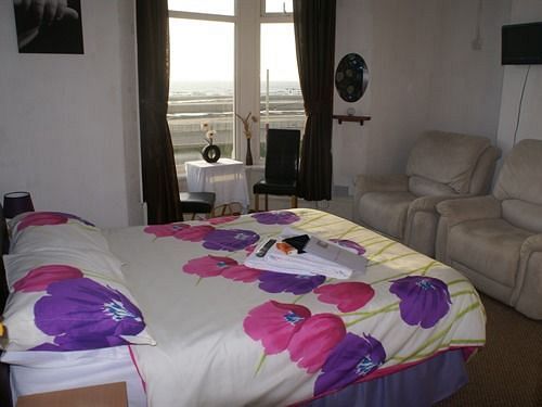 Earlsway 2* Blackpool